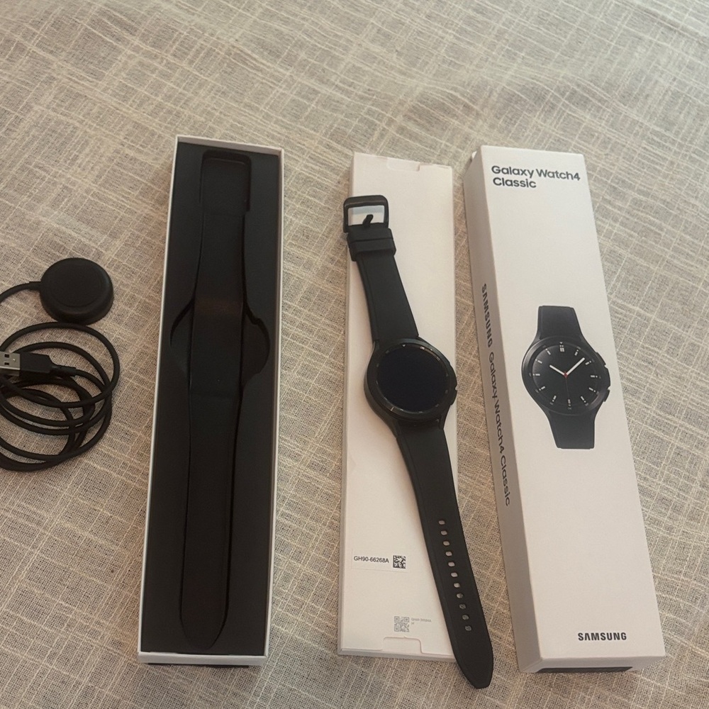 Samsung Galaxy Watch4 Classic in Black